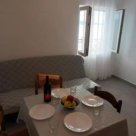 Ljube Small Apartment *